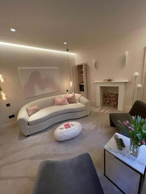 Luxury Georgian Apartment - 5 Minute Walk To Spa Bath Exterior photo